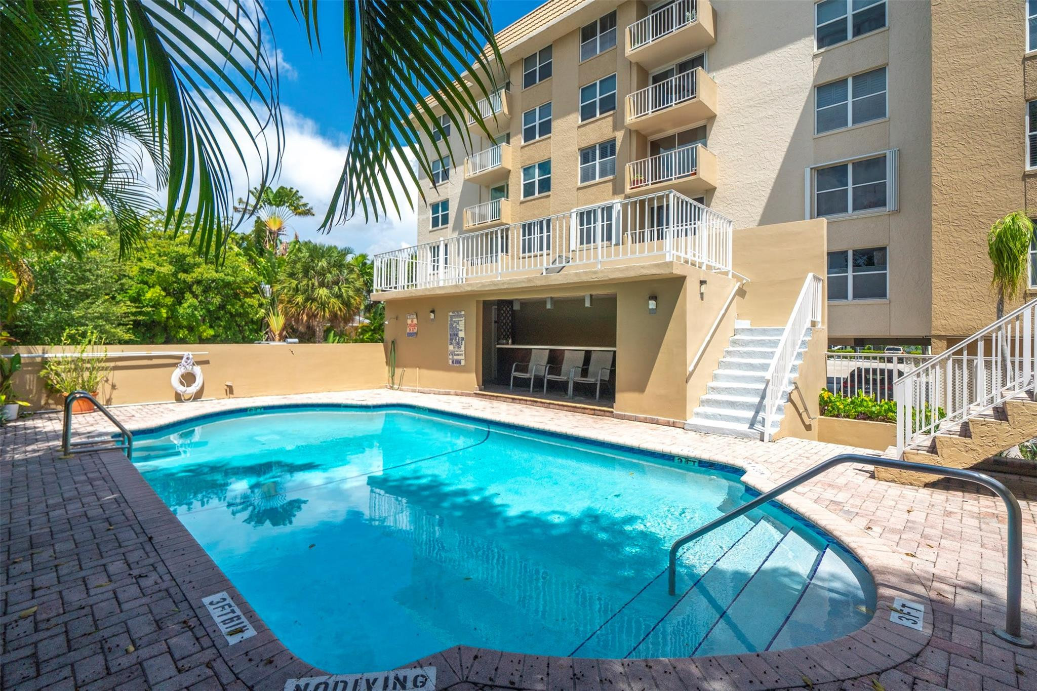 1050 SE 15th St 200
