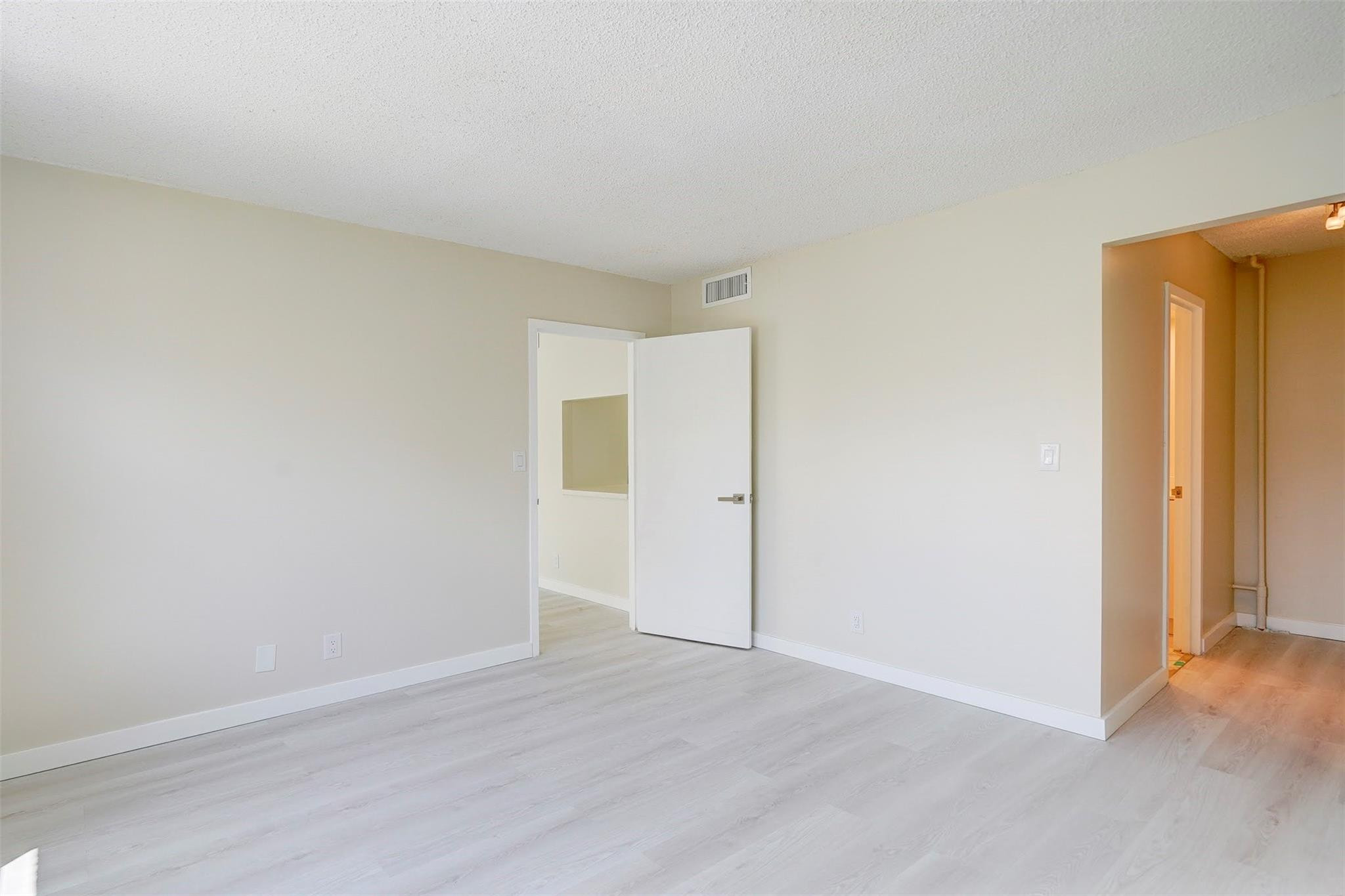 1050 SE 15th St 200