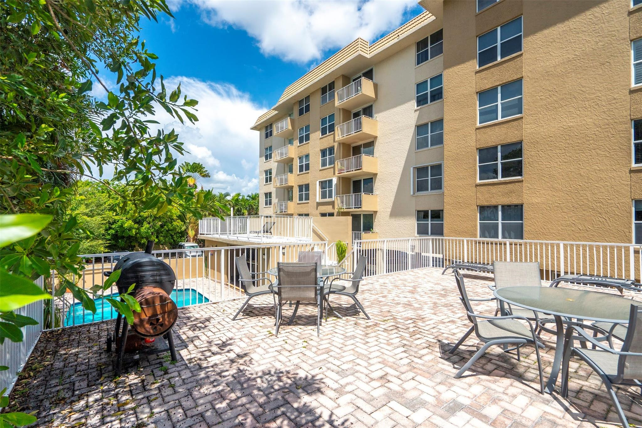 1050 SE 15th St 200