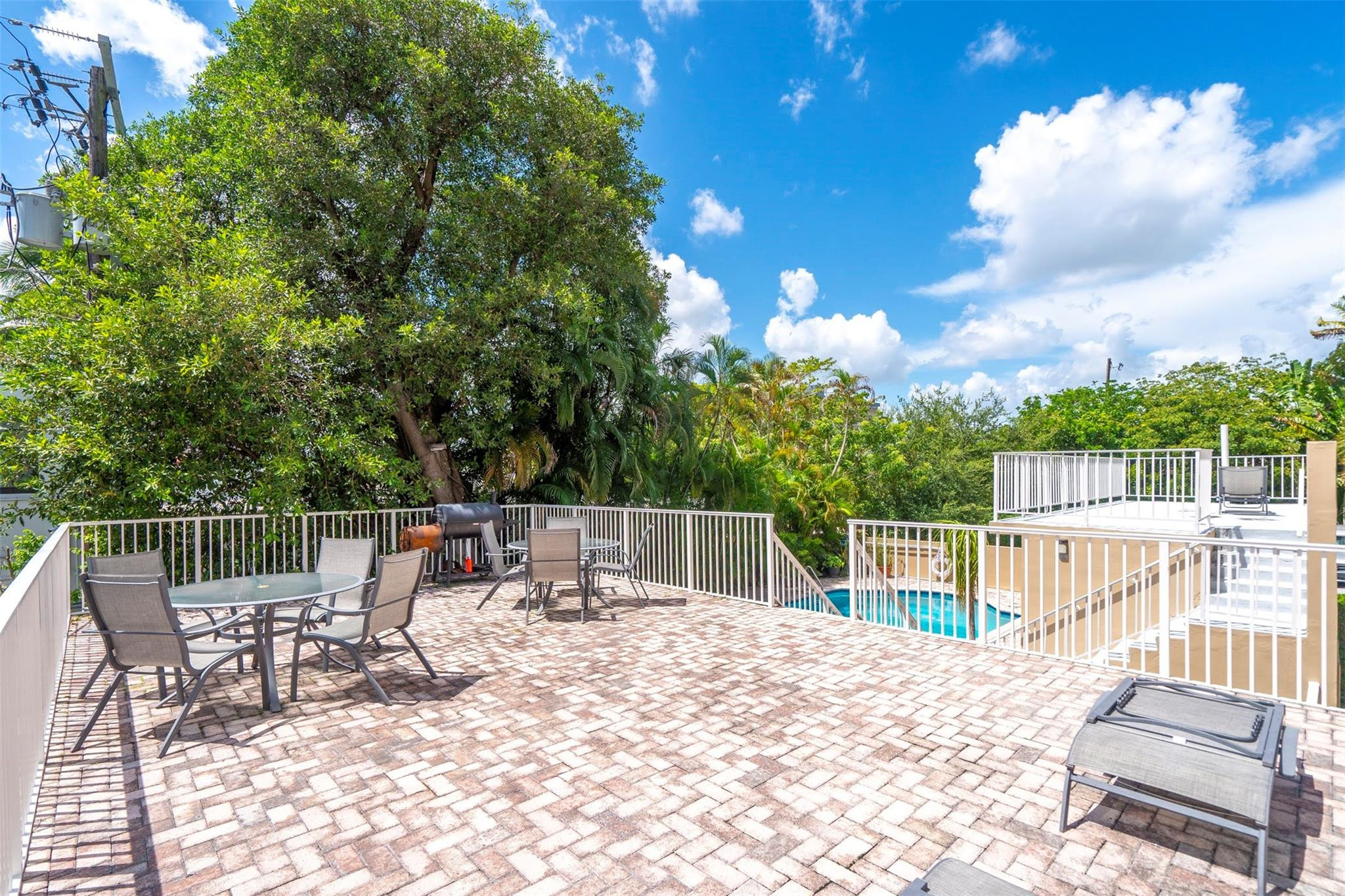 1050 SE 15th St 200