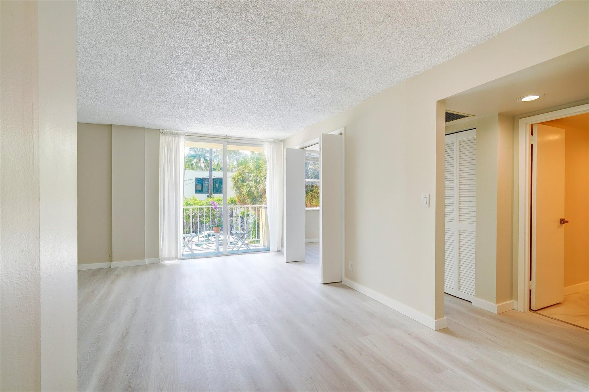 1050 SE 15th St 200