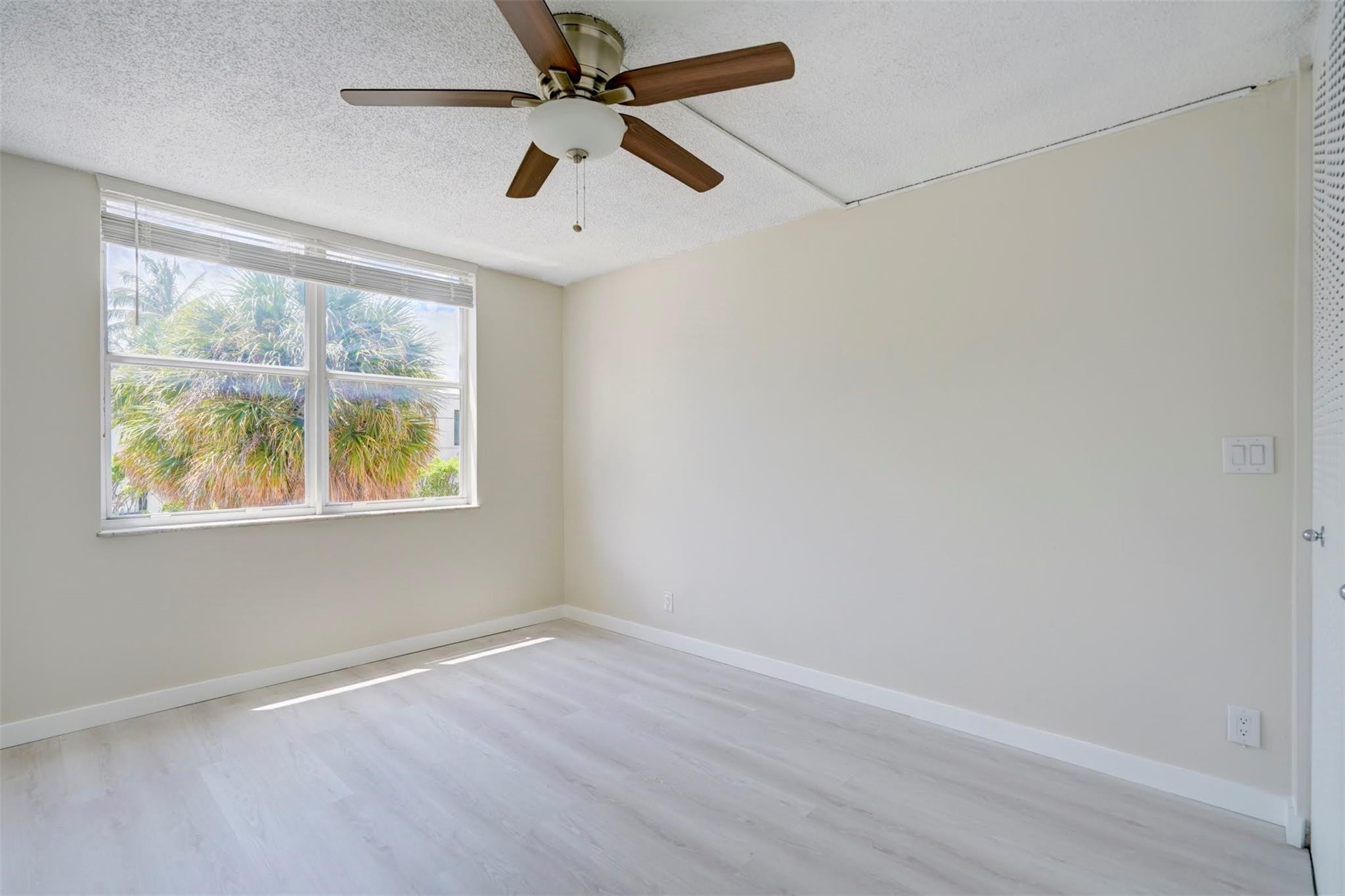 1050 SE 15th St 200