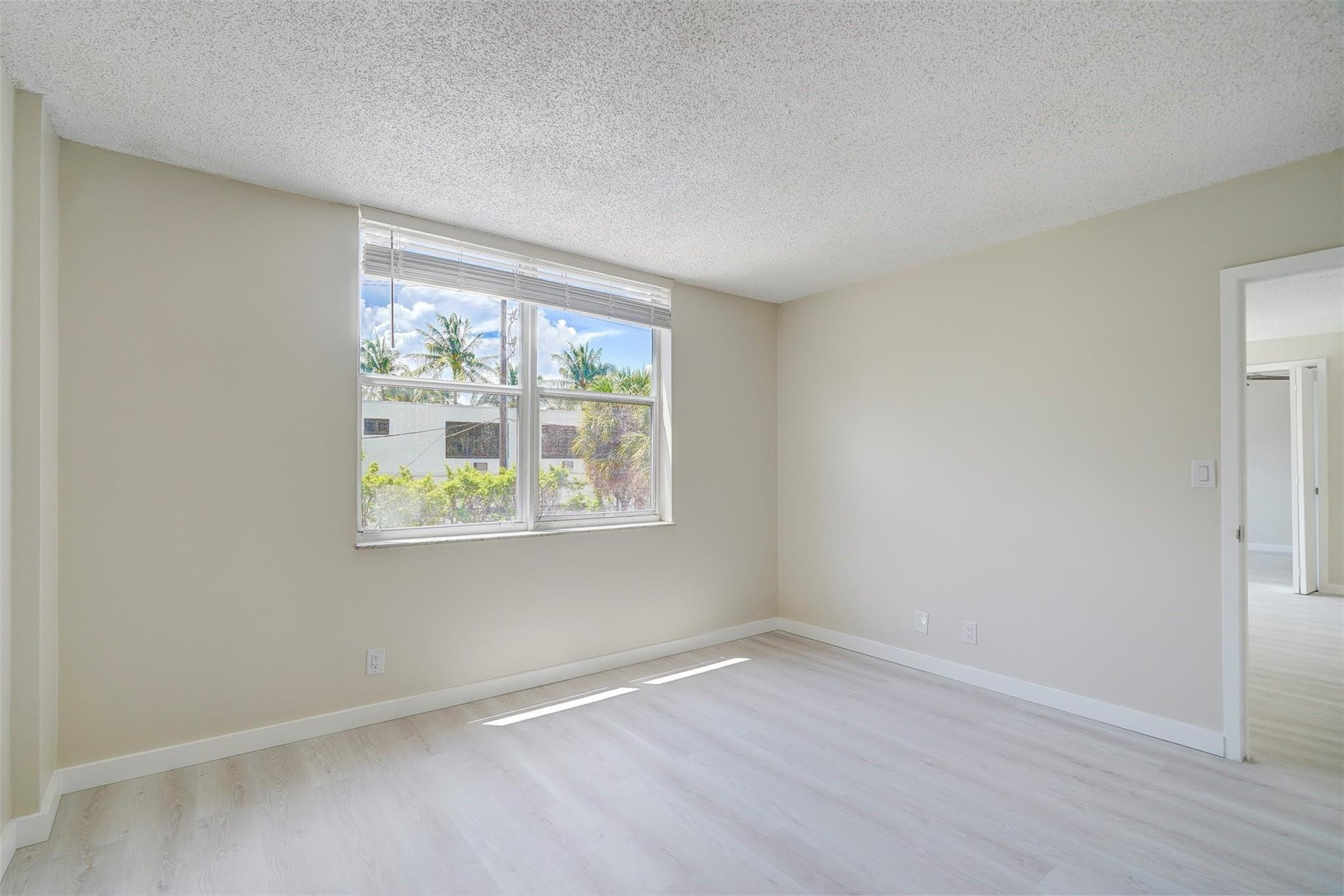 1050 SE 15th St 200