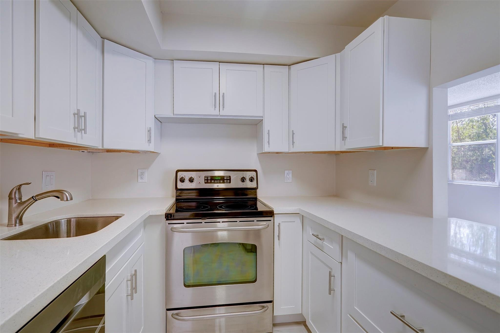1050 SE 15th St 200