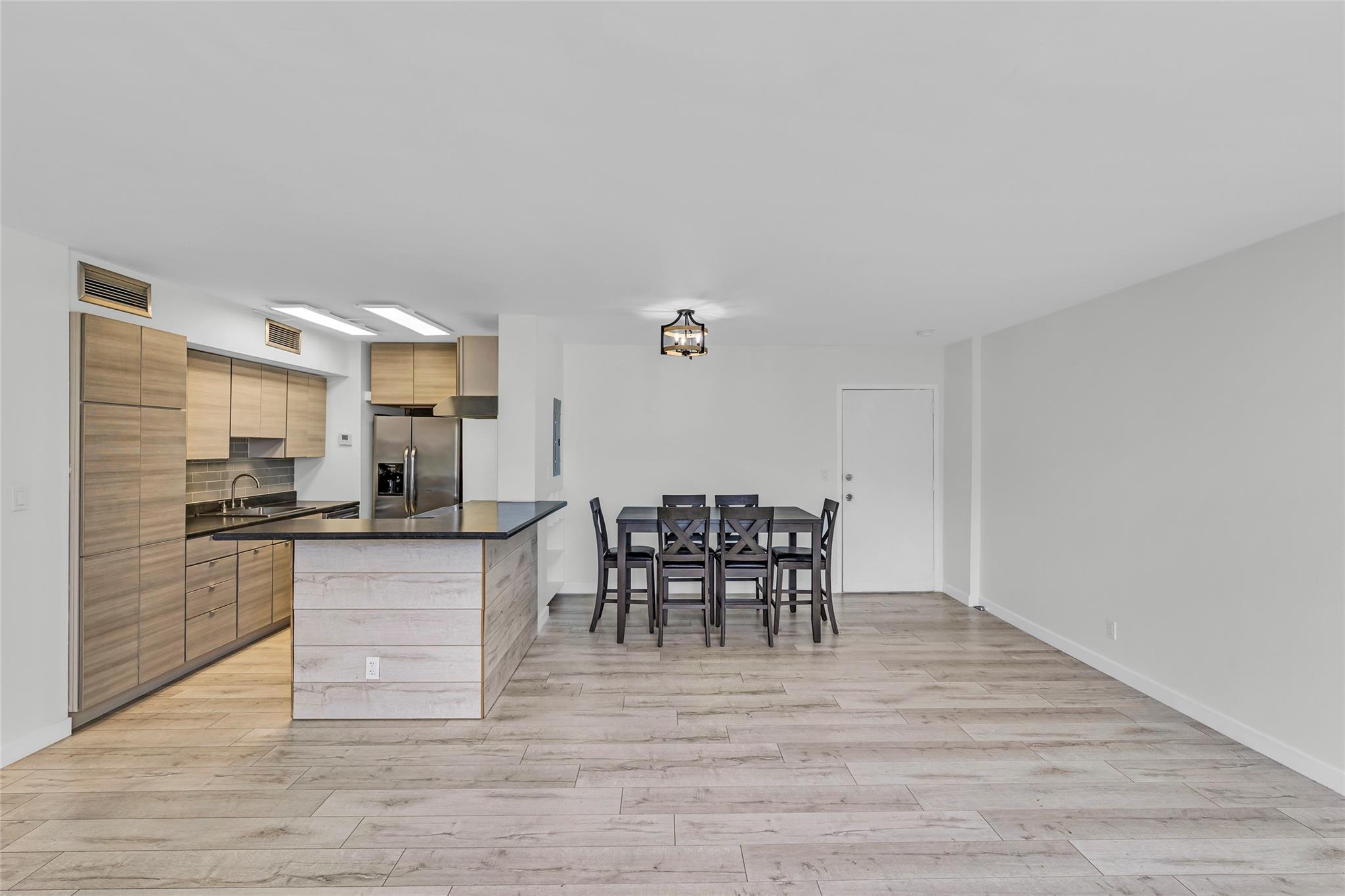 1050 SE 15th St 404