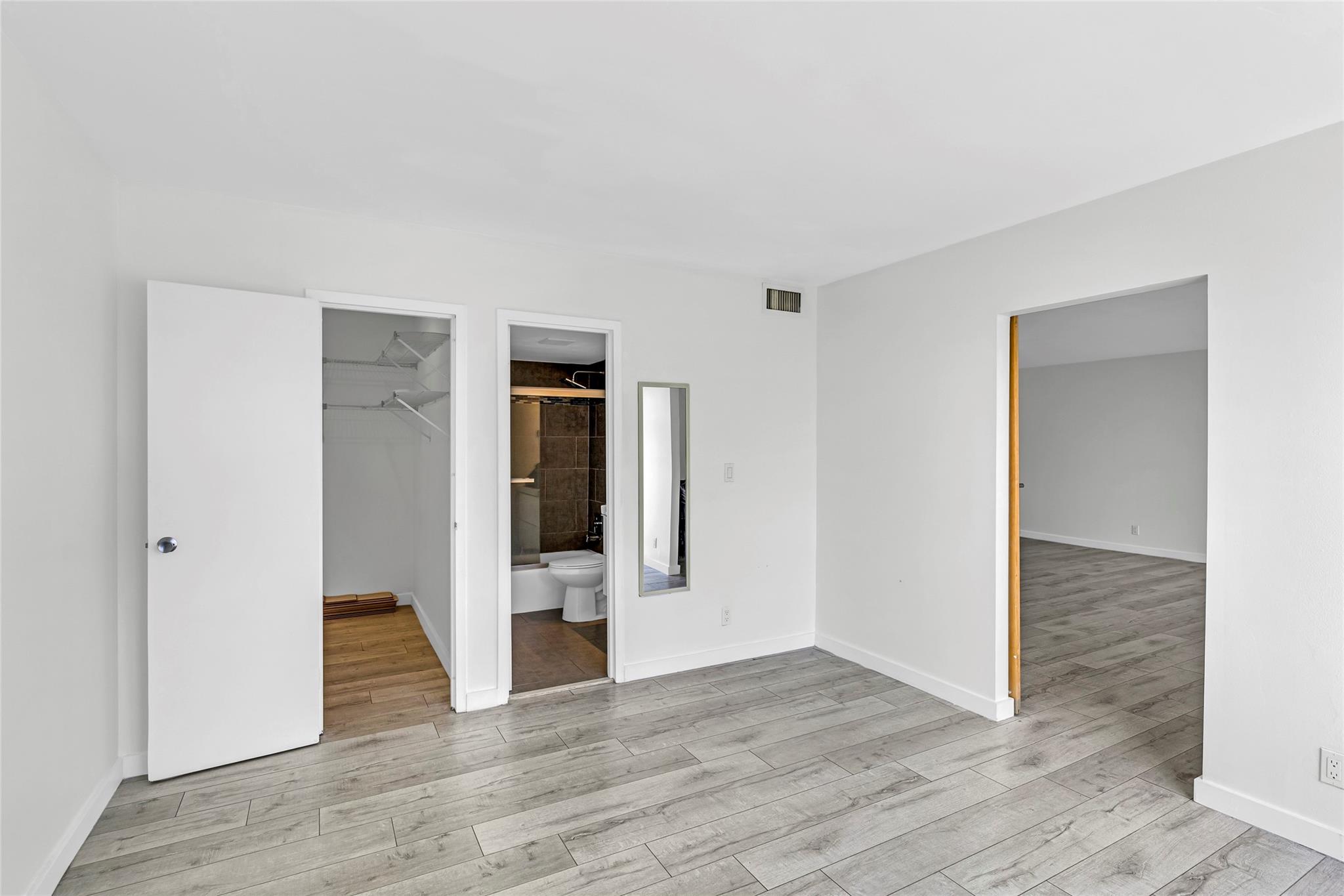 1050 SE 15th St 404