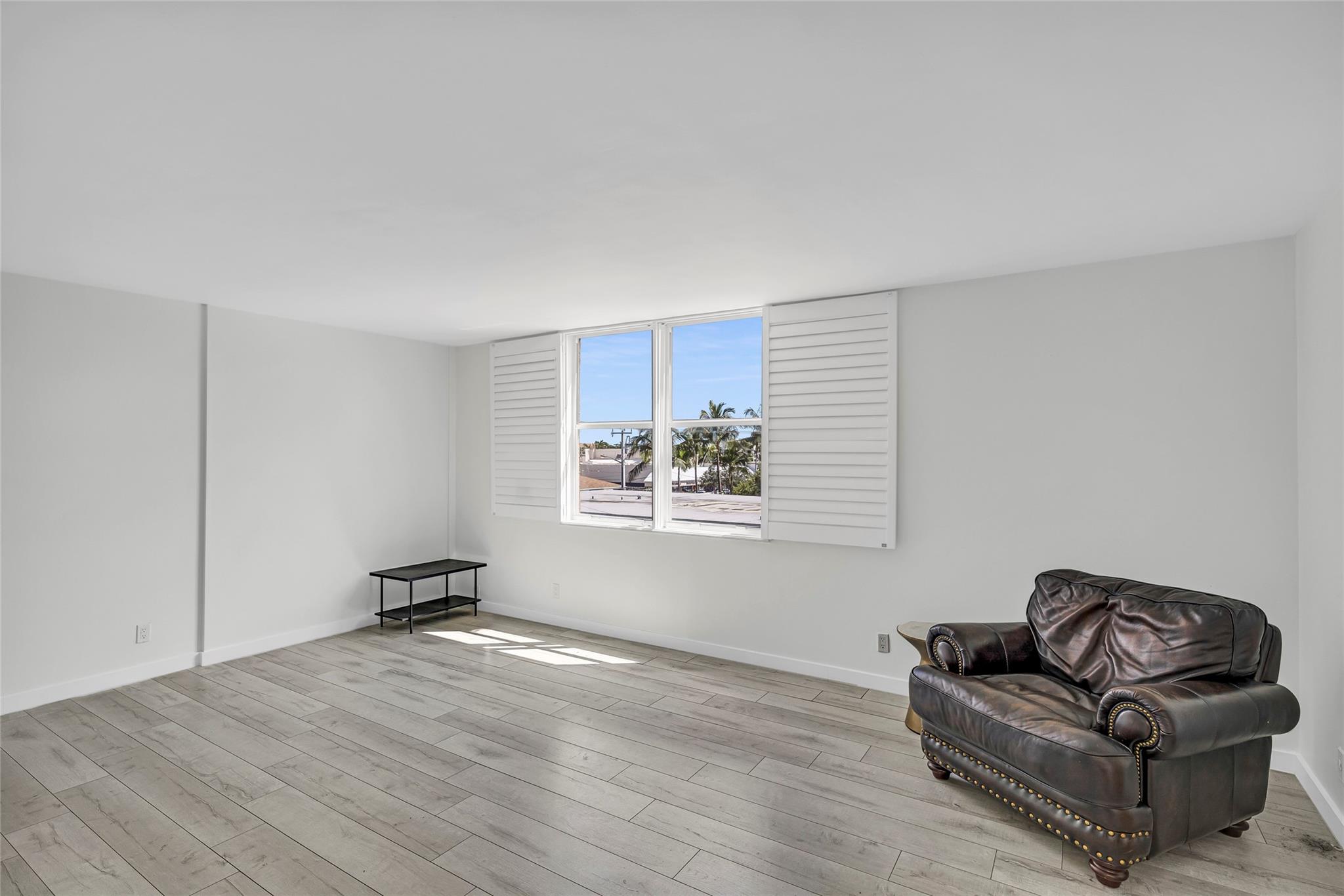 1050 SE 15th St 404