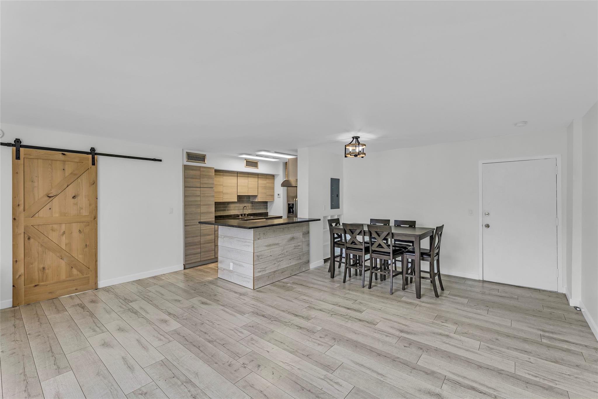 1050 SE 15th St 404