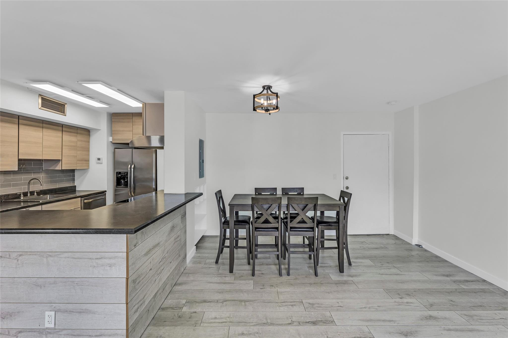 1050 SE 15th St 404