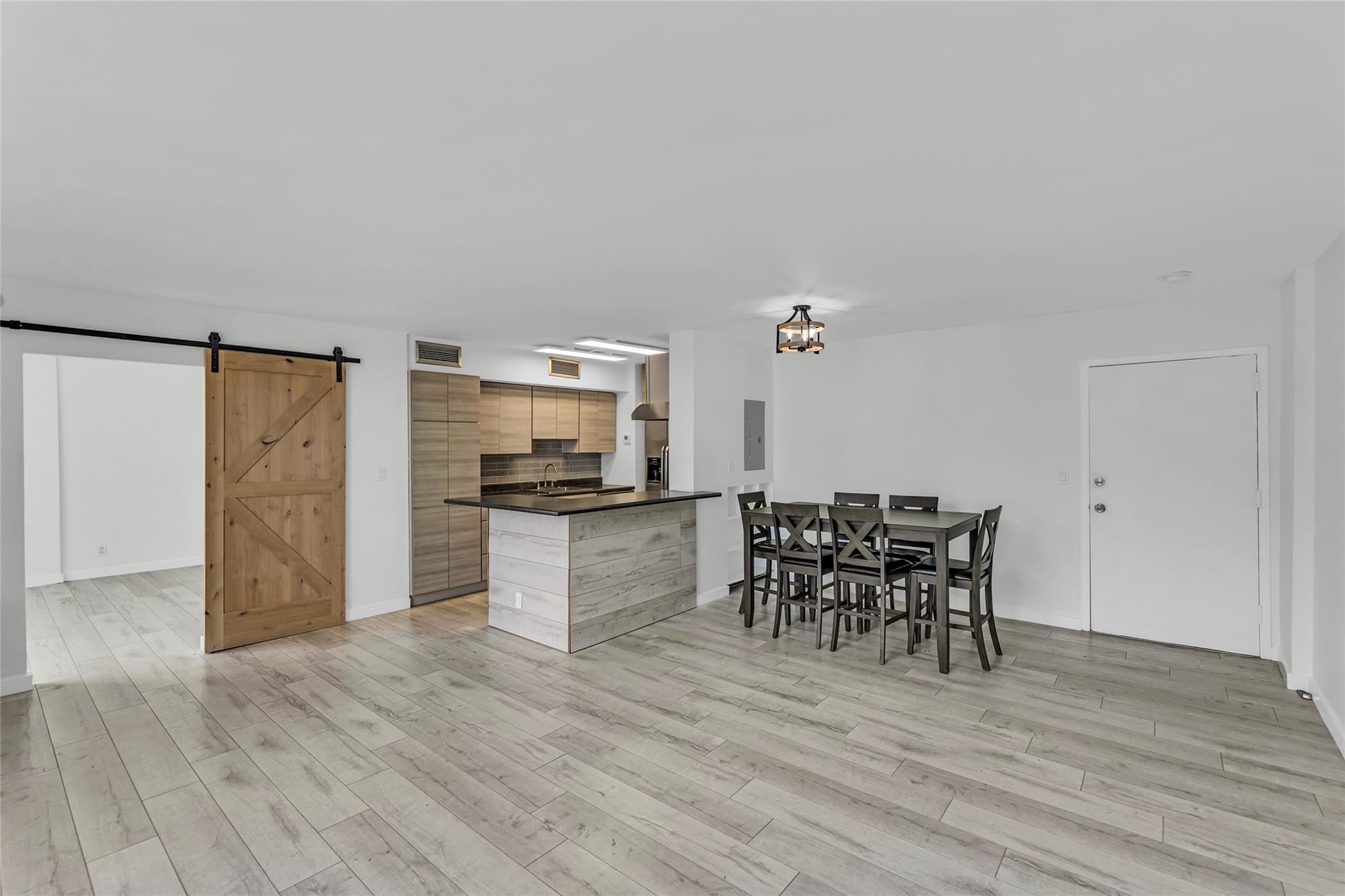 1050 SE 15th St 404