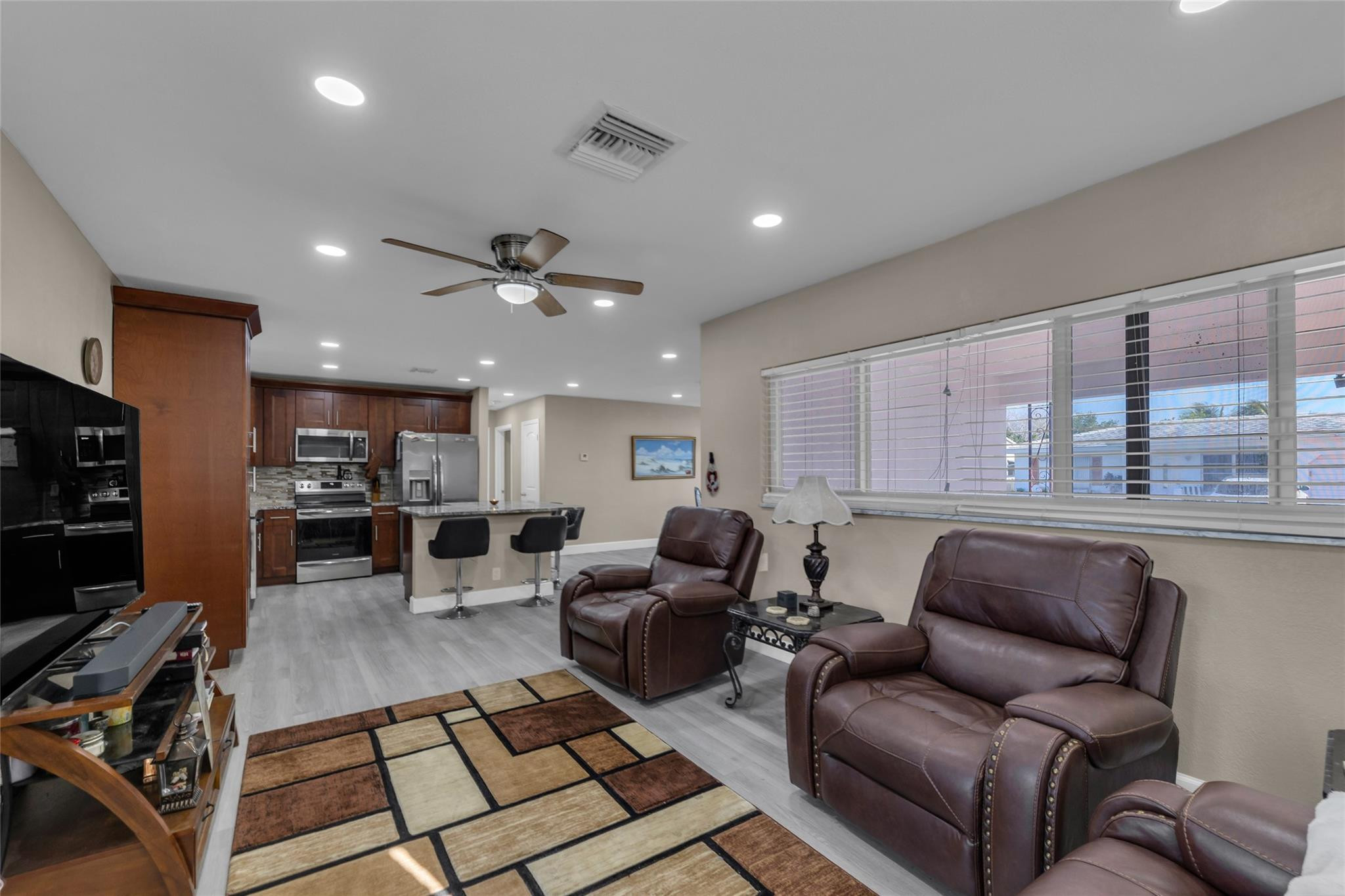 8207 NW 59th Ct