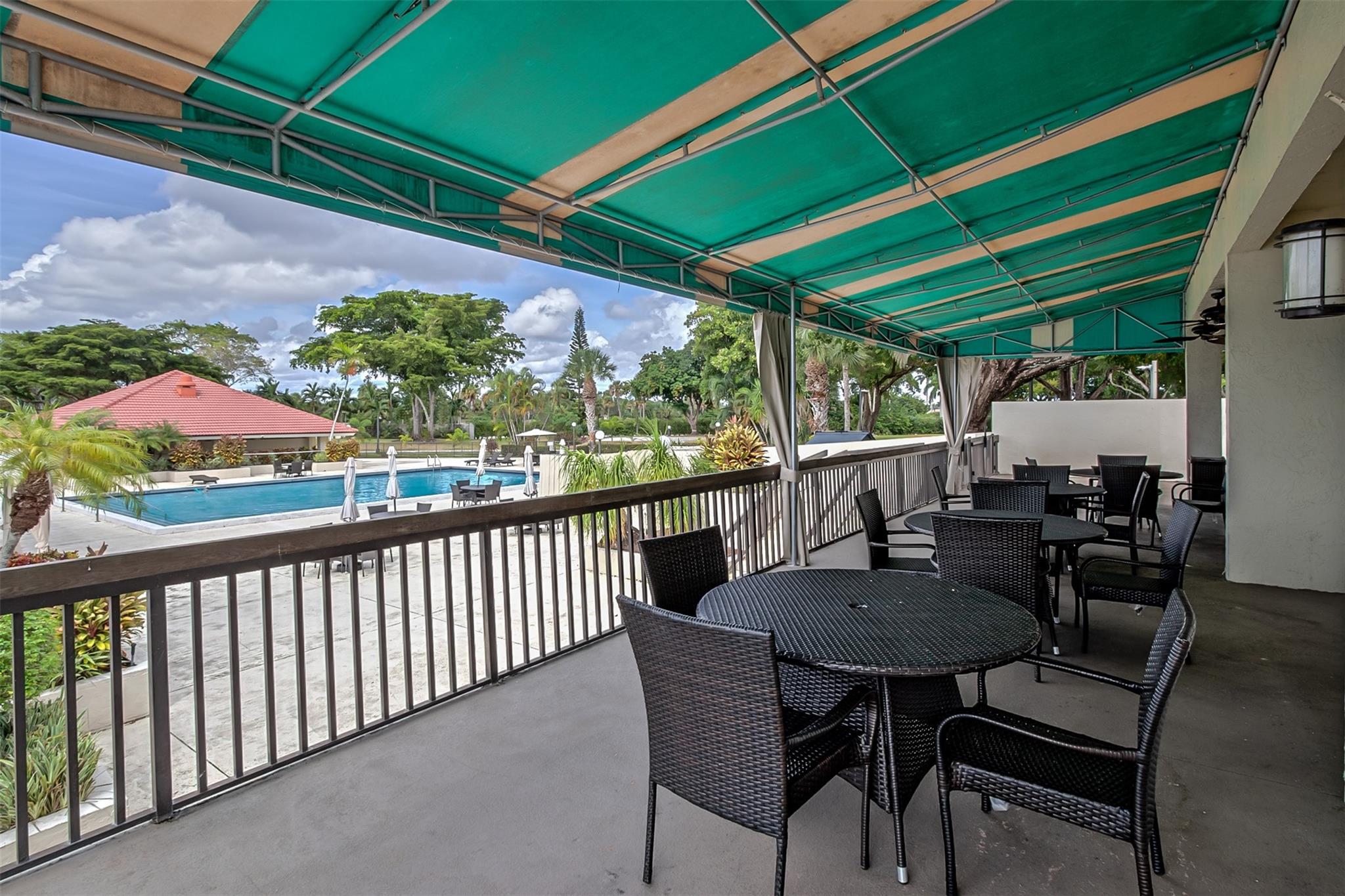 111 Lake Emerald Dr 105