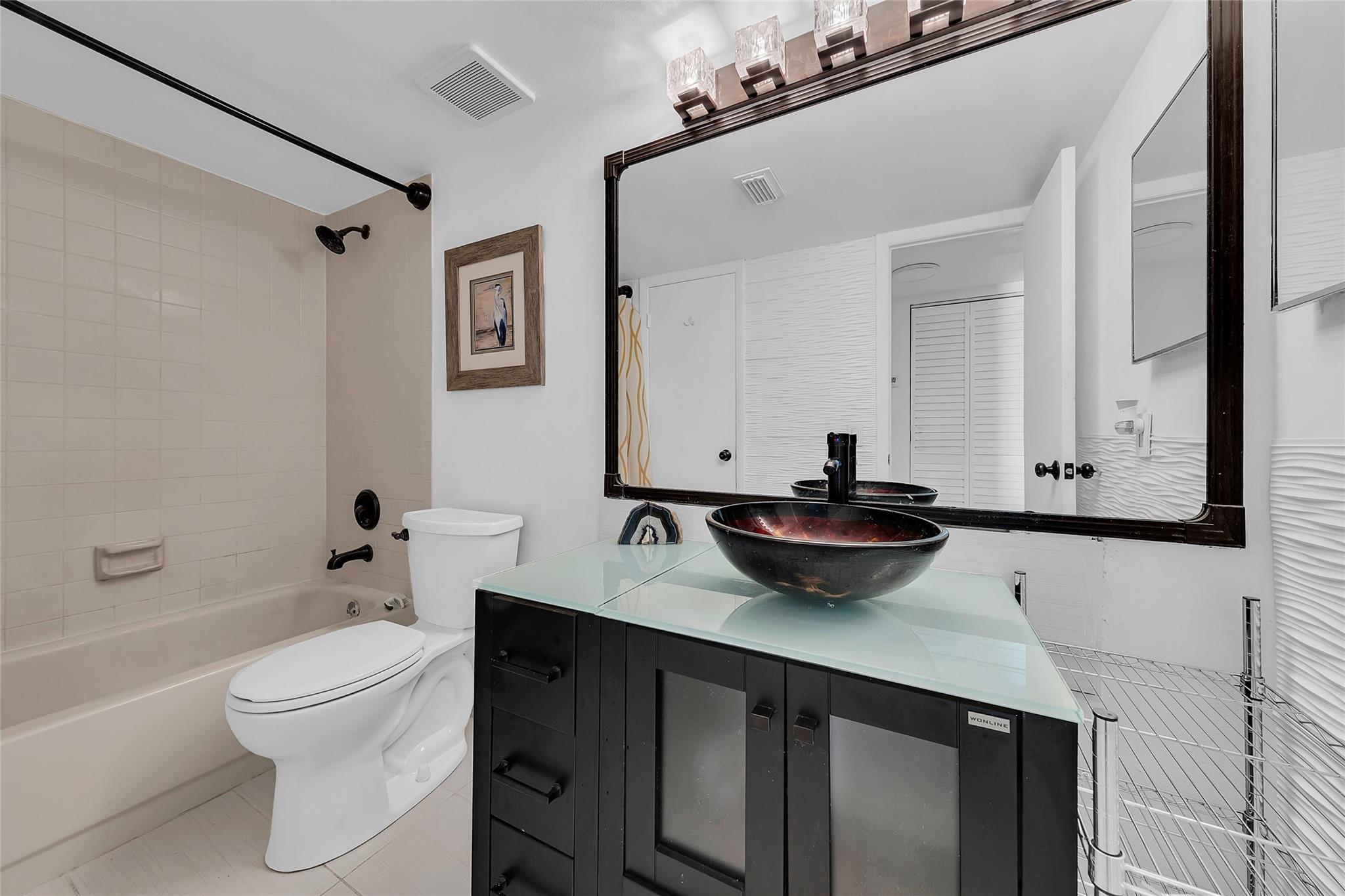 111 Lake Emerald Dr 105
