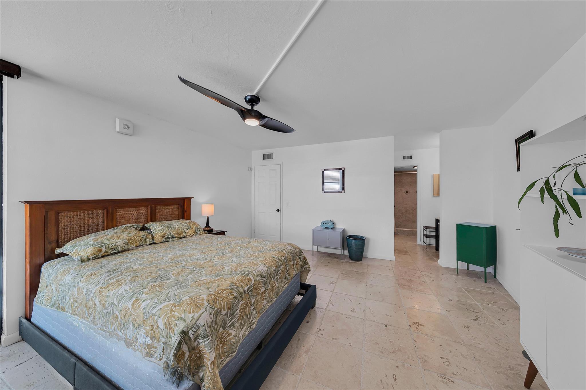 111 Lake Emerald Dr 105