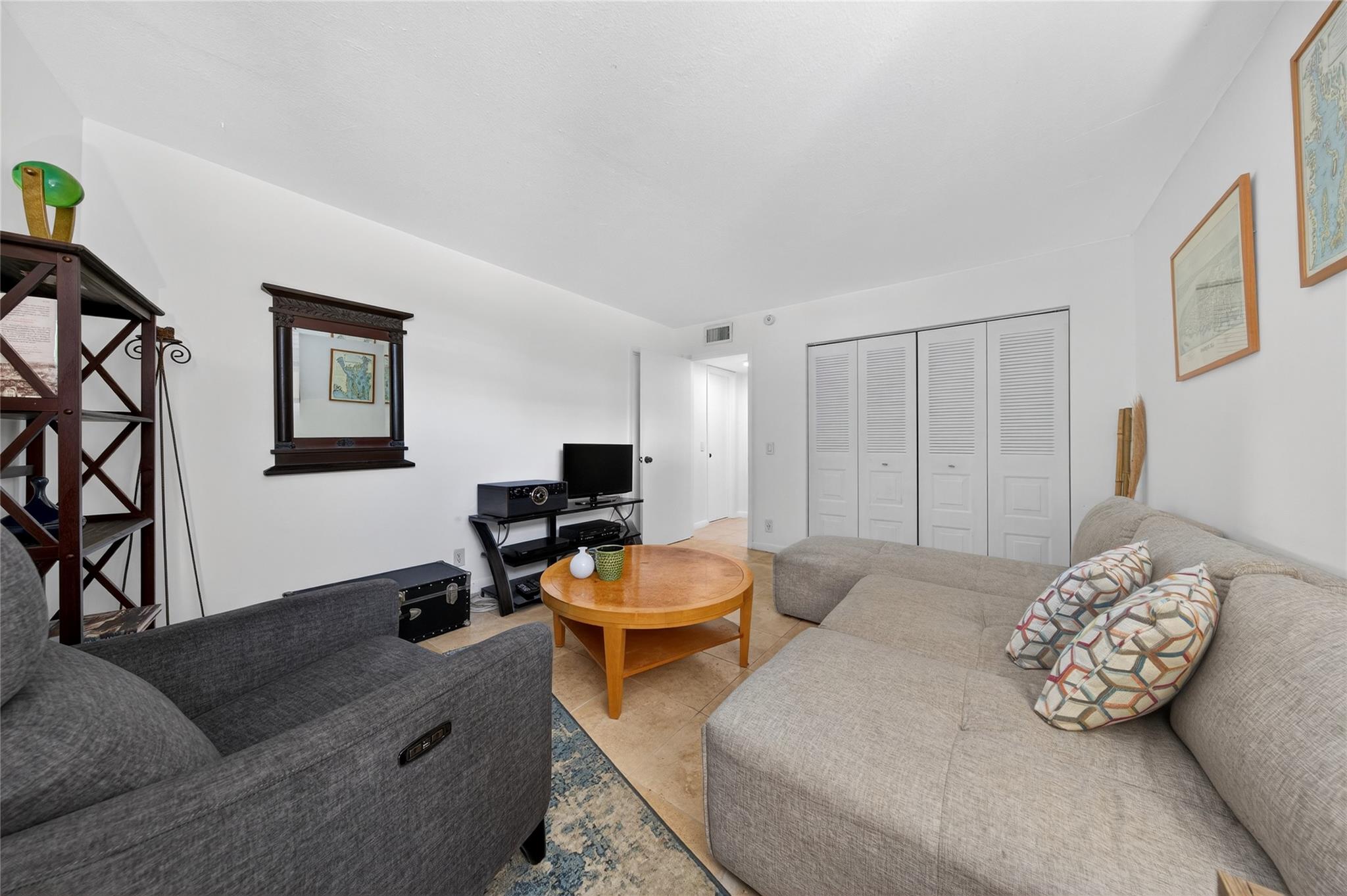 111 Lake Emerald Dr 105