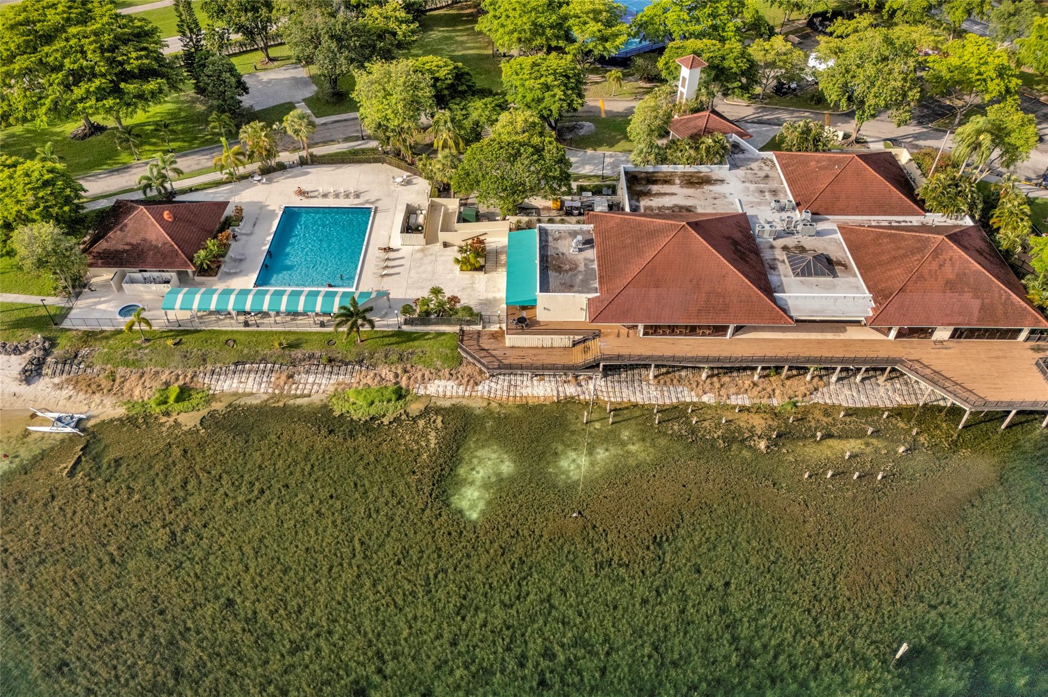 111 Lake Emerald Dr 105