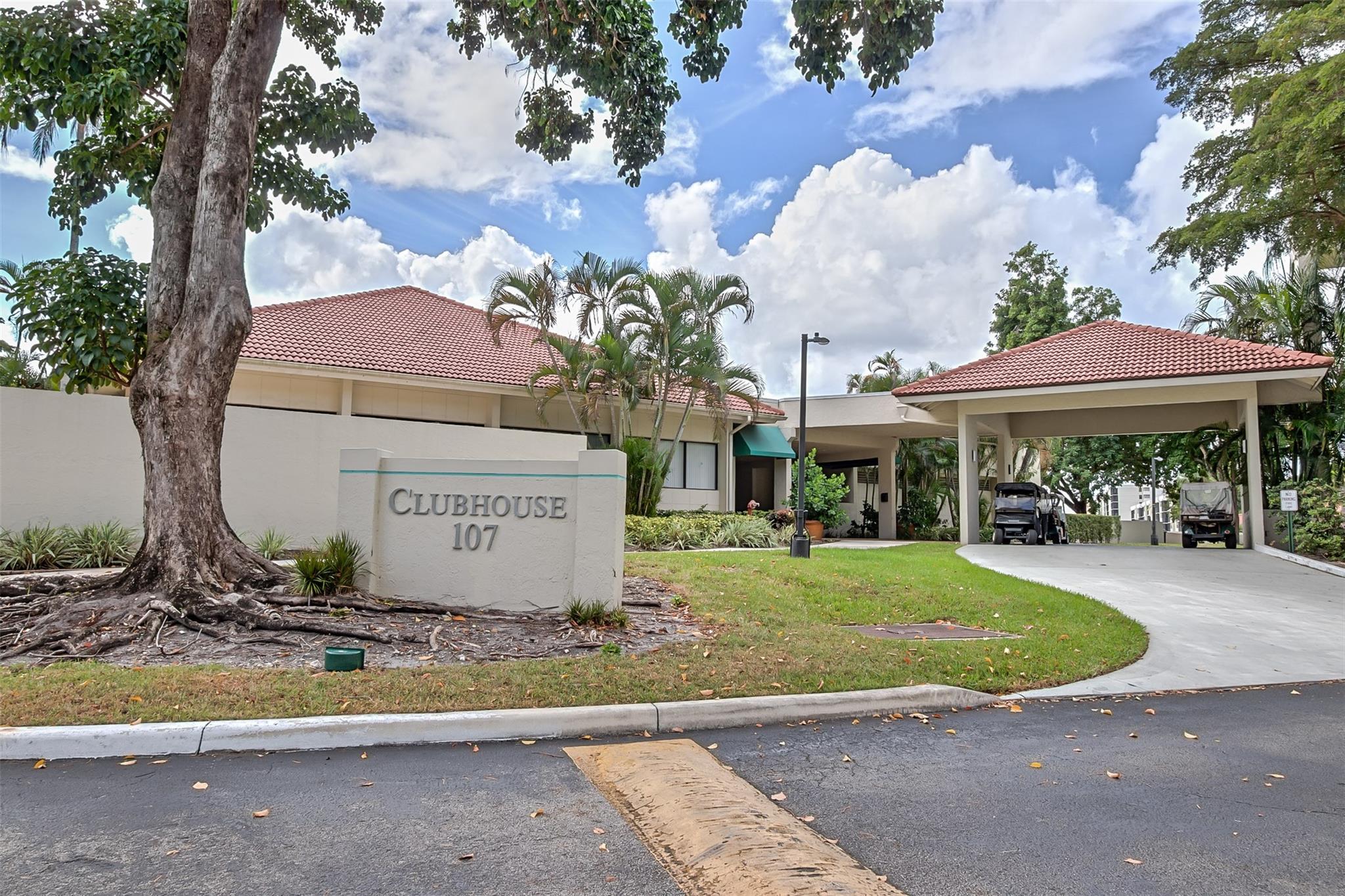 111 Lake Emerald Dr 105