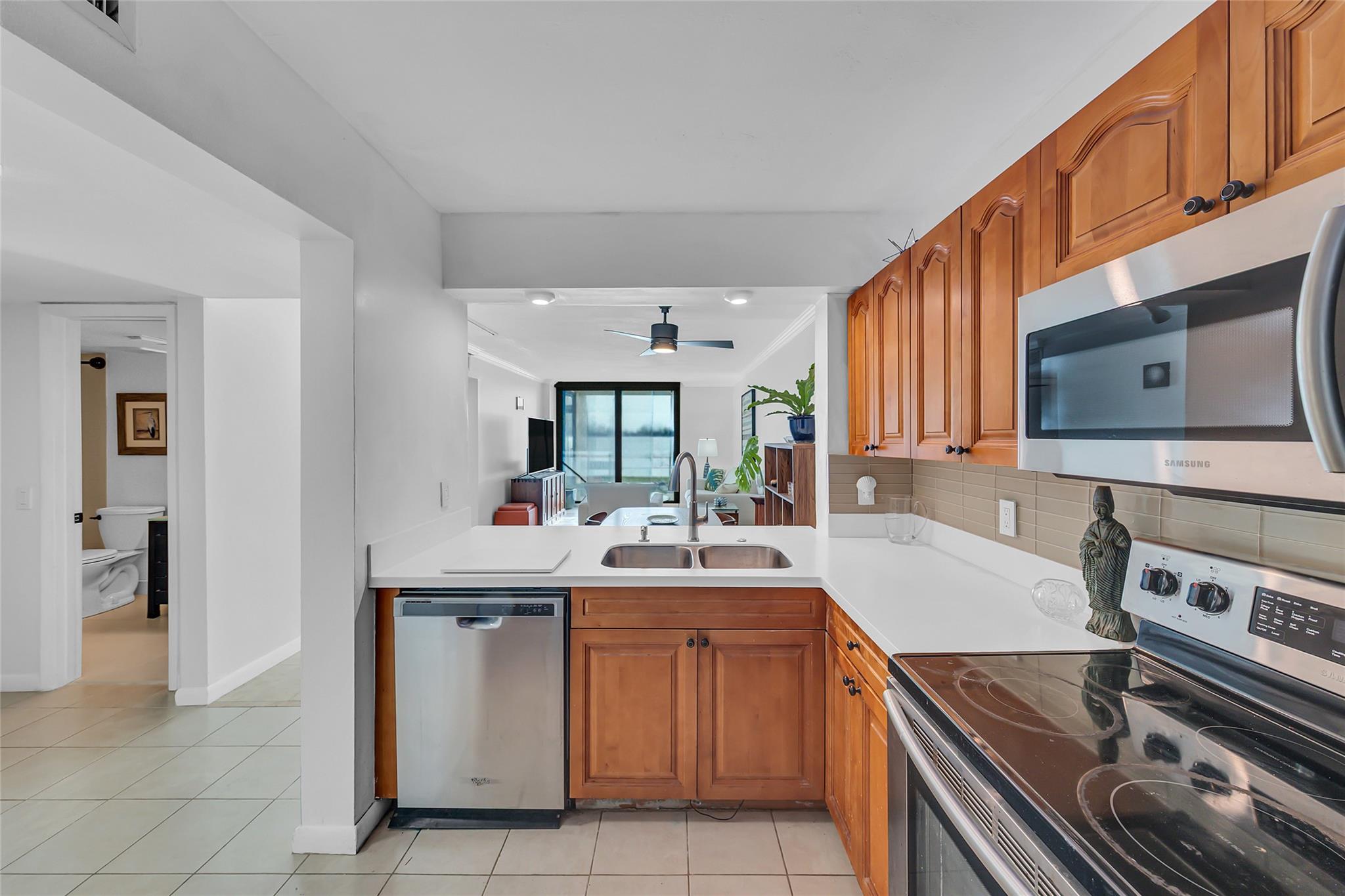 111 Lake Emerald Dr 105