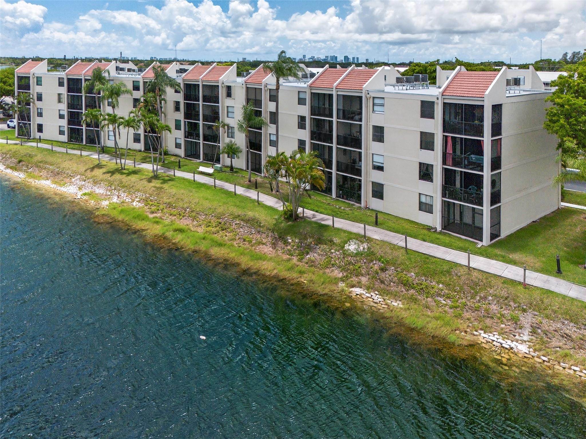 111 Lake Emerald Dr 105