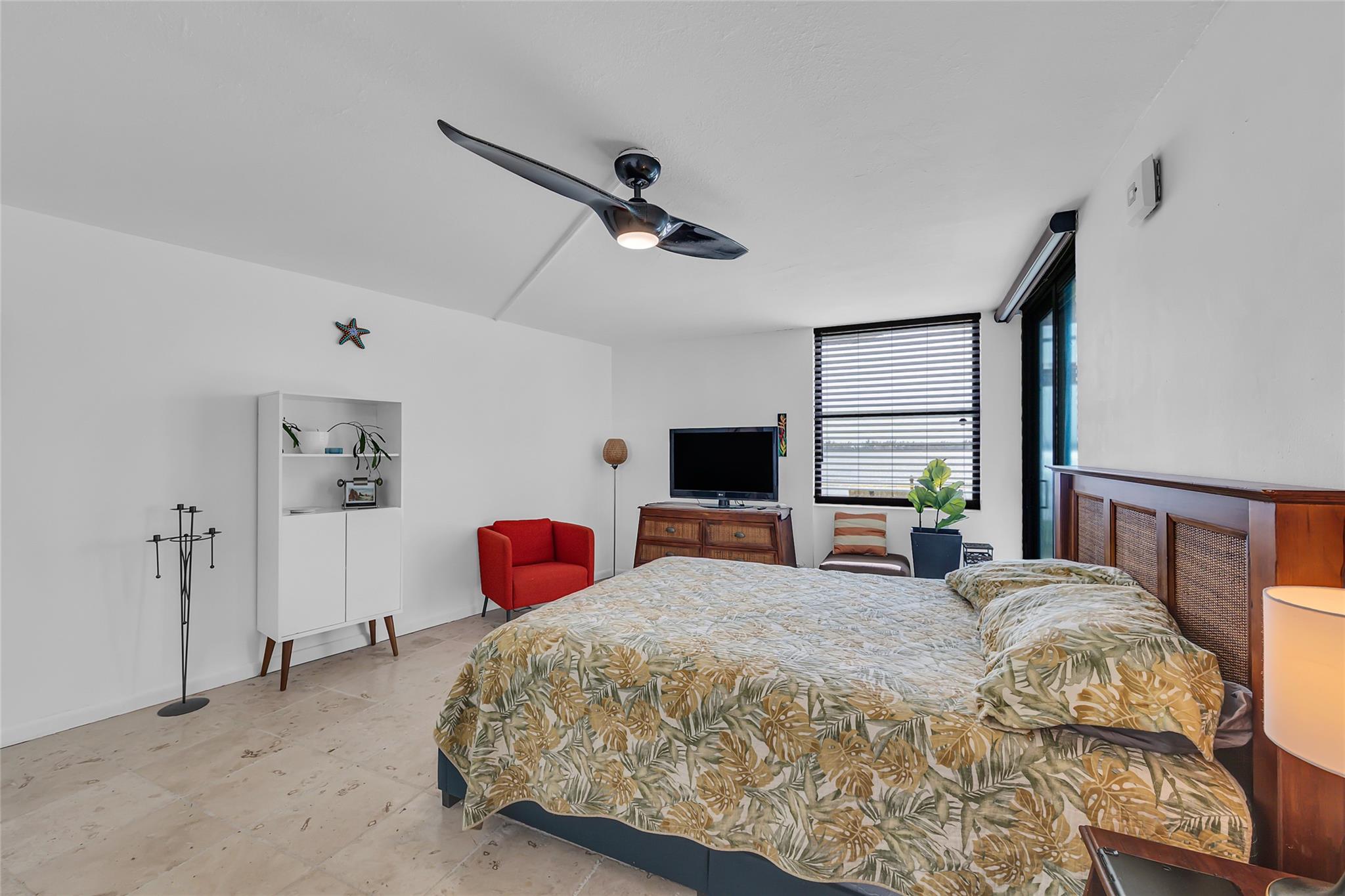 111 Lake Emerald Dr 105