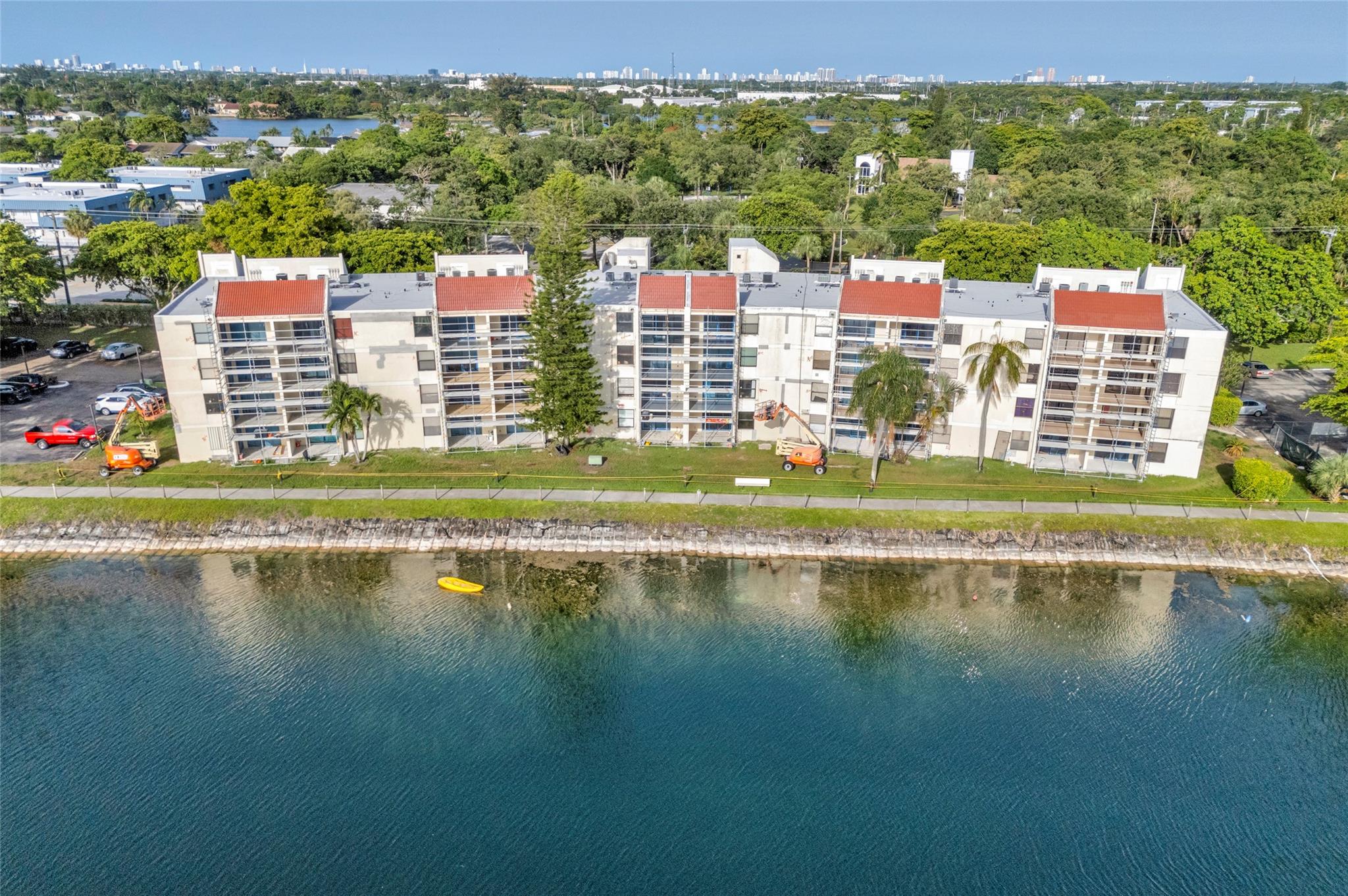 111 Lake Emerald Dr 105