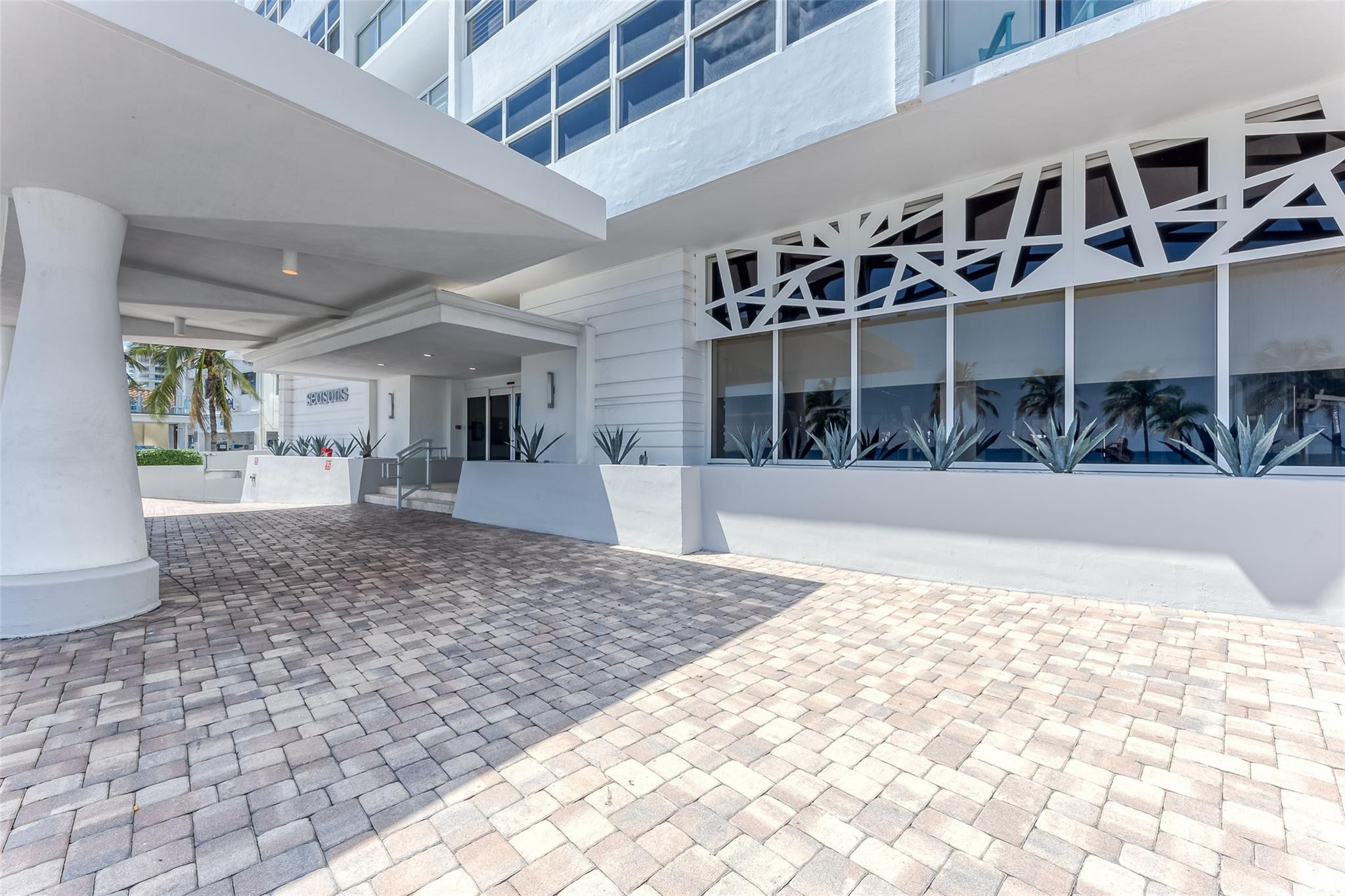 209 N Fort Lauderdale Beach Blvd 8D