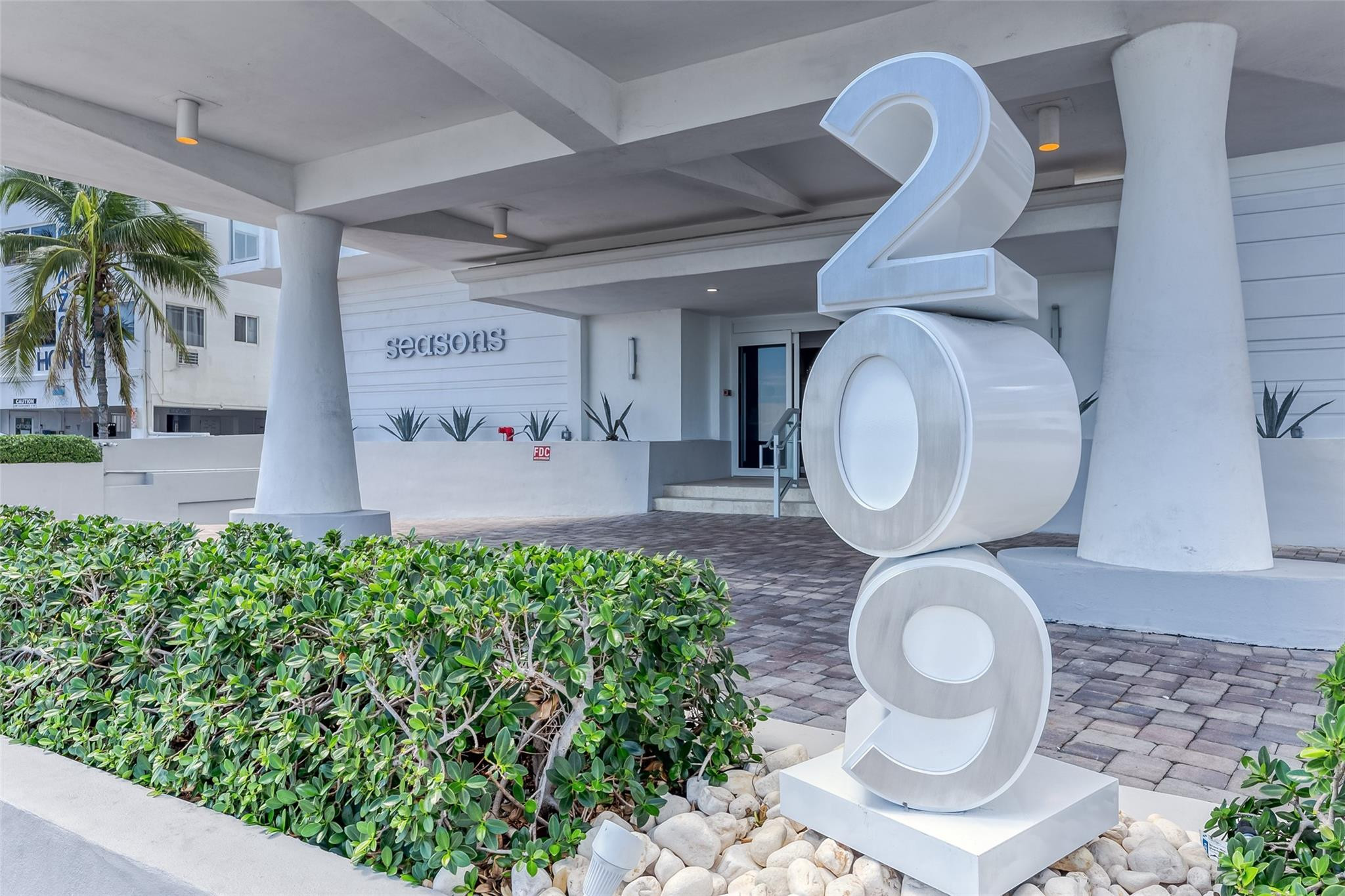 209 N Fort Lauderdale Beach Blvd 8D