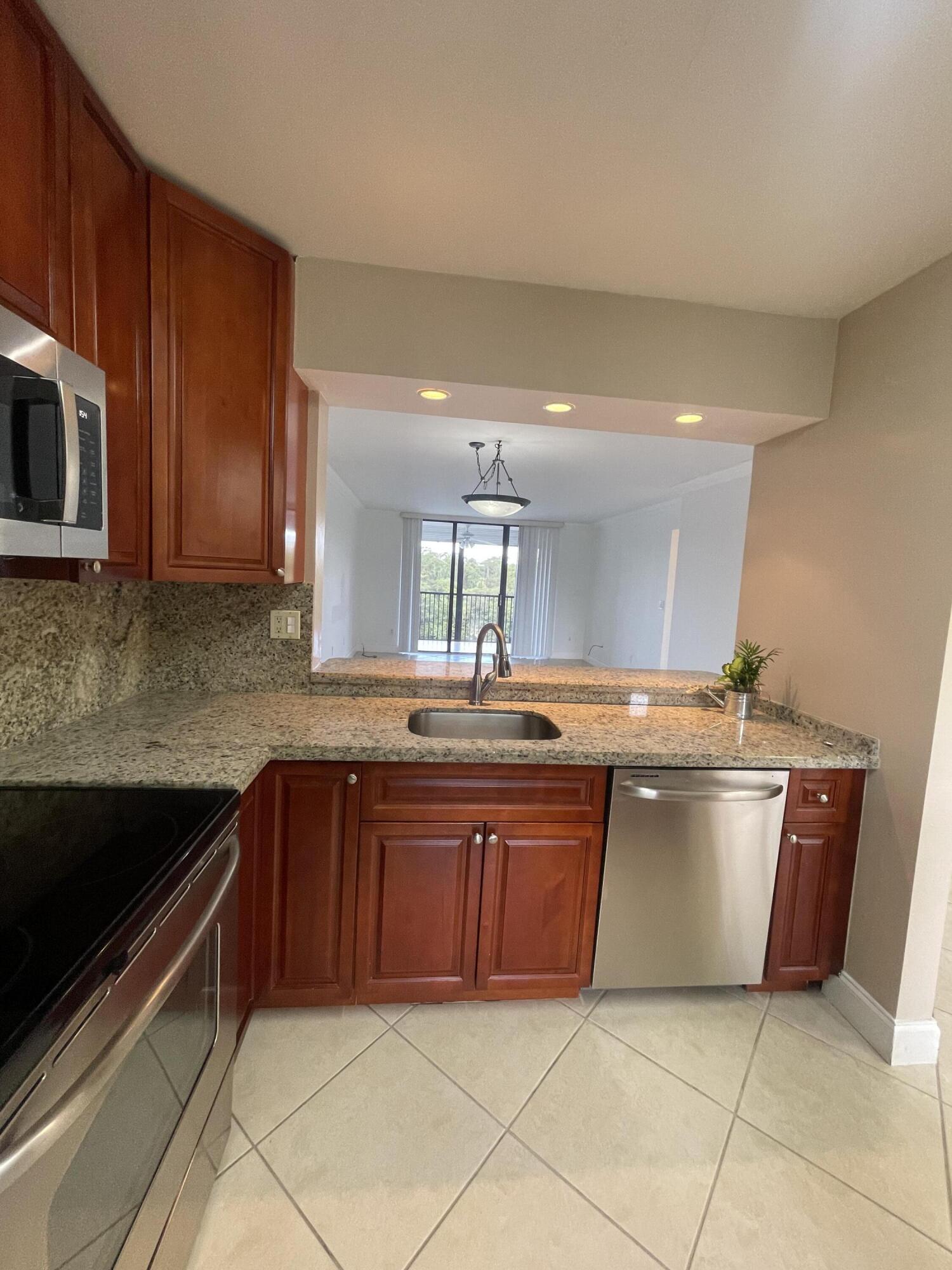 2900 NW 42nd Avenue A508