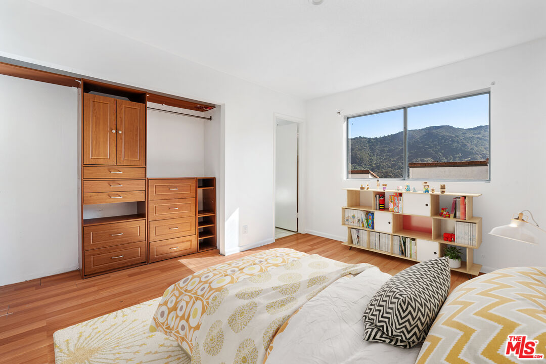 17109 Palisades Cir
