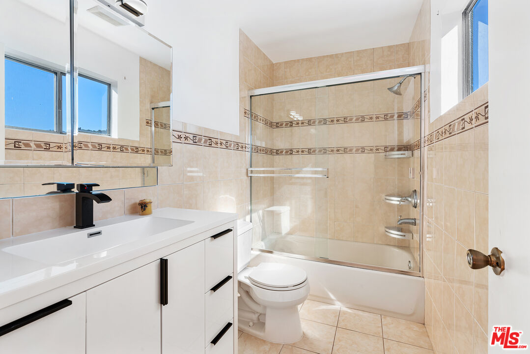 17109 Palisades Cir