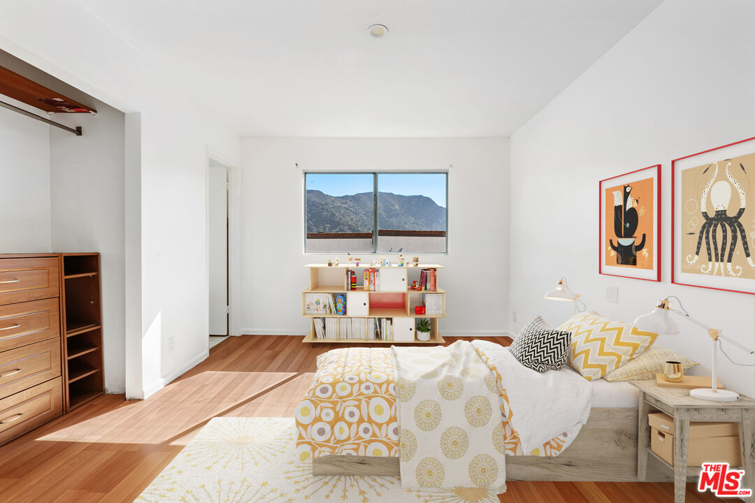 17109 Palisades Cir