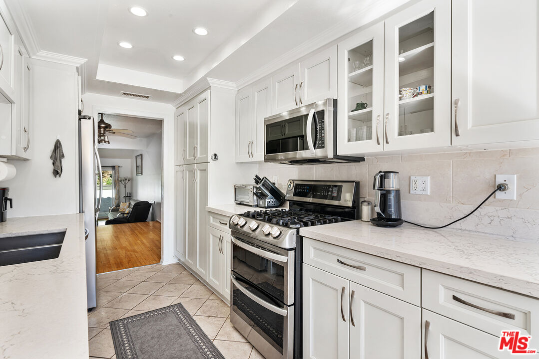 17109 Palisades Cir