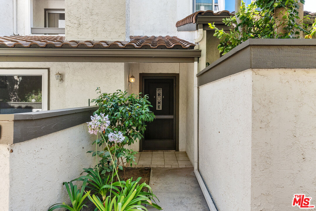 17109 Palisades Cir