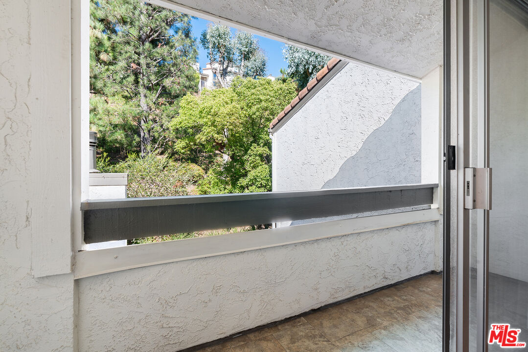 17109 Palisades Cir