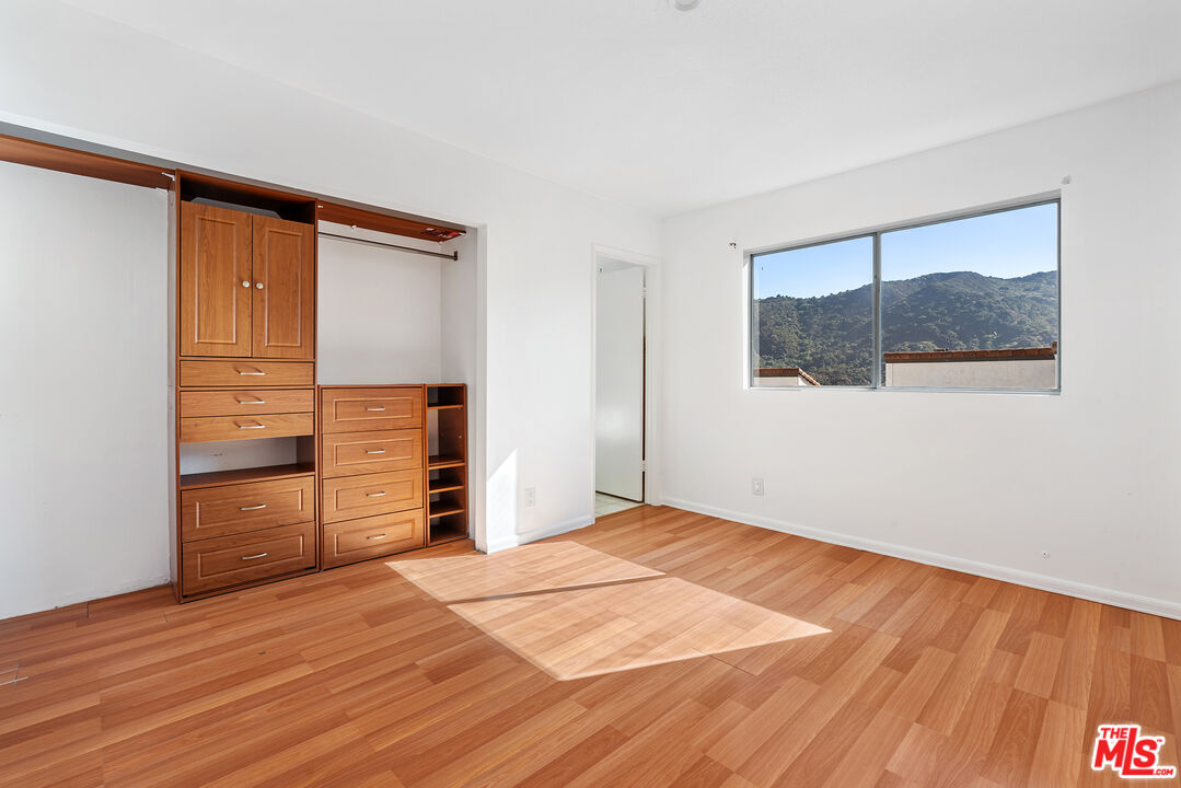17109 Palisades Cir
