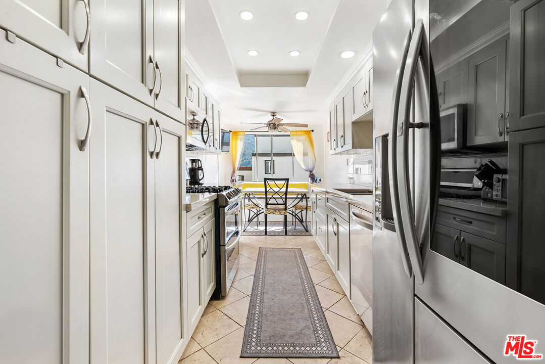 17109 Palisades Cir