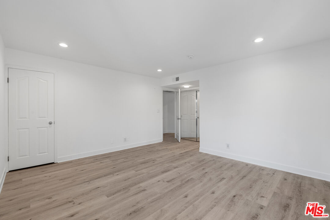 1160 Granville Ave Unit: 105