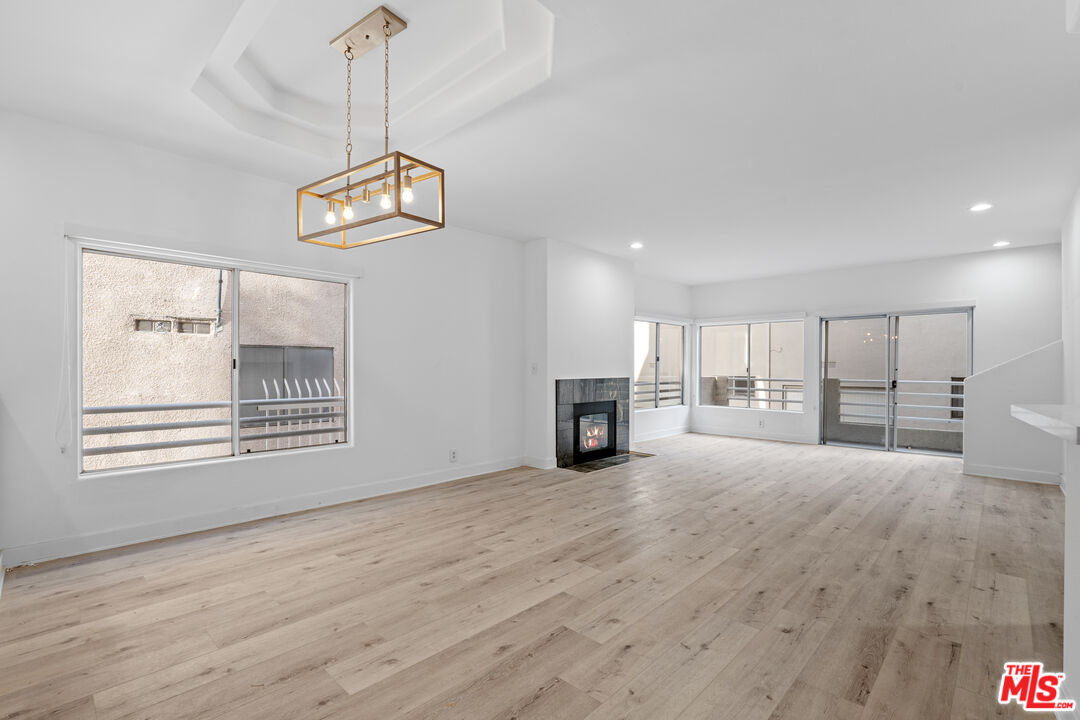 1160 Granville Ave Unit: 105