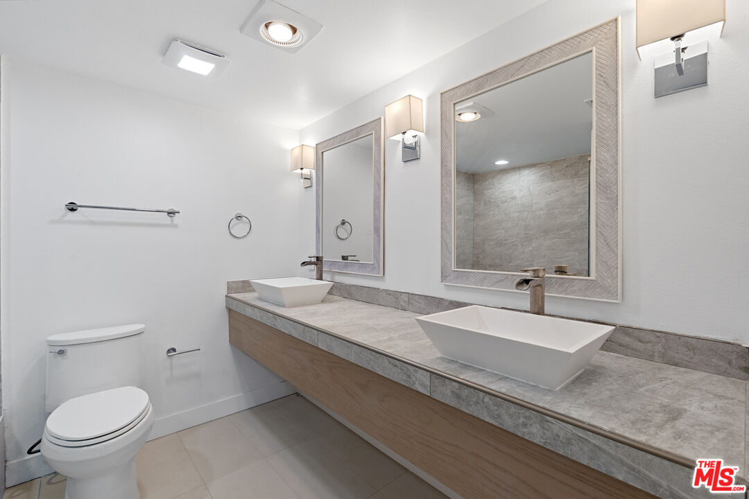 1160 Granville Ave Unit: 105