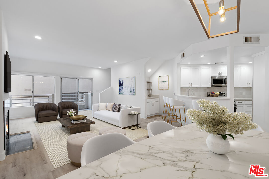 1160 Granville Ave Unit: 105