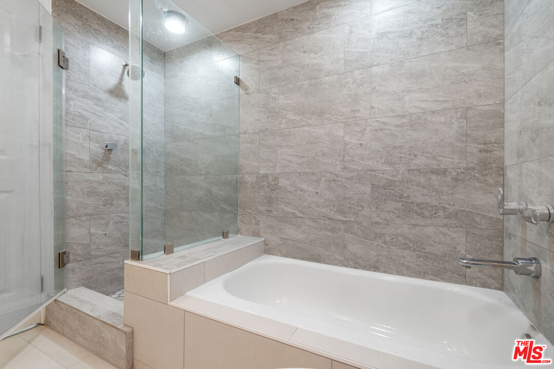 1160 Granville Ave Unit: 105