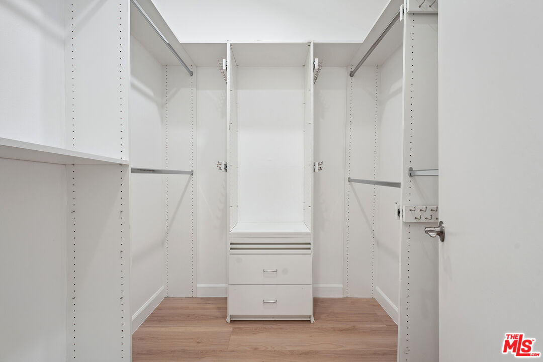 17109 Palisades Cir