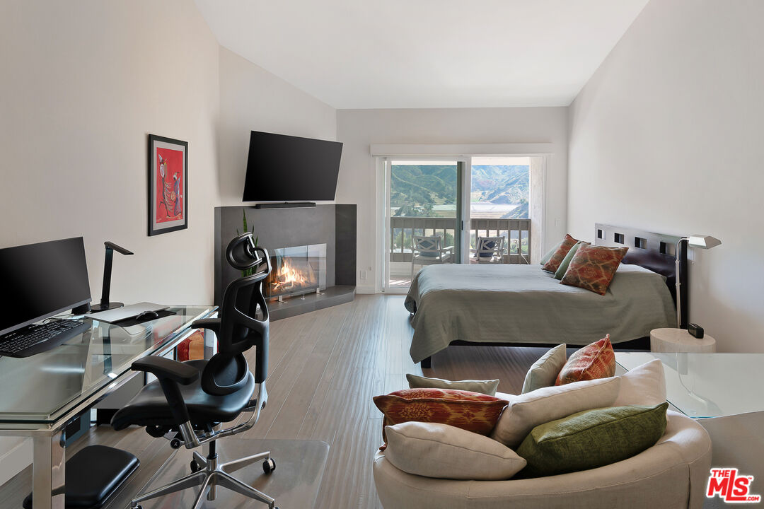 1774 Palisades Dr