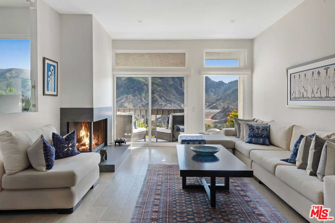 1774 Palisades Dr
