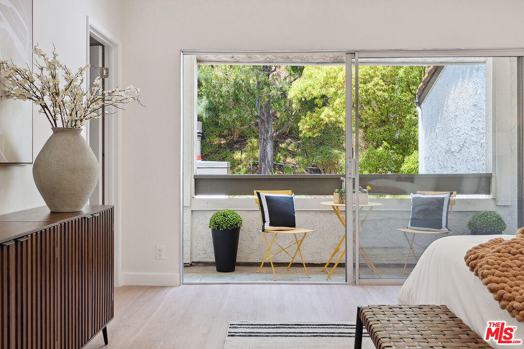 17109 Palisades Cir
