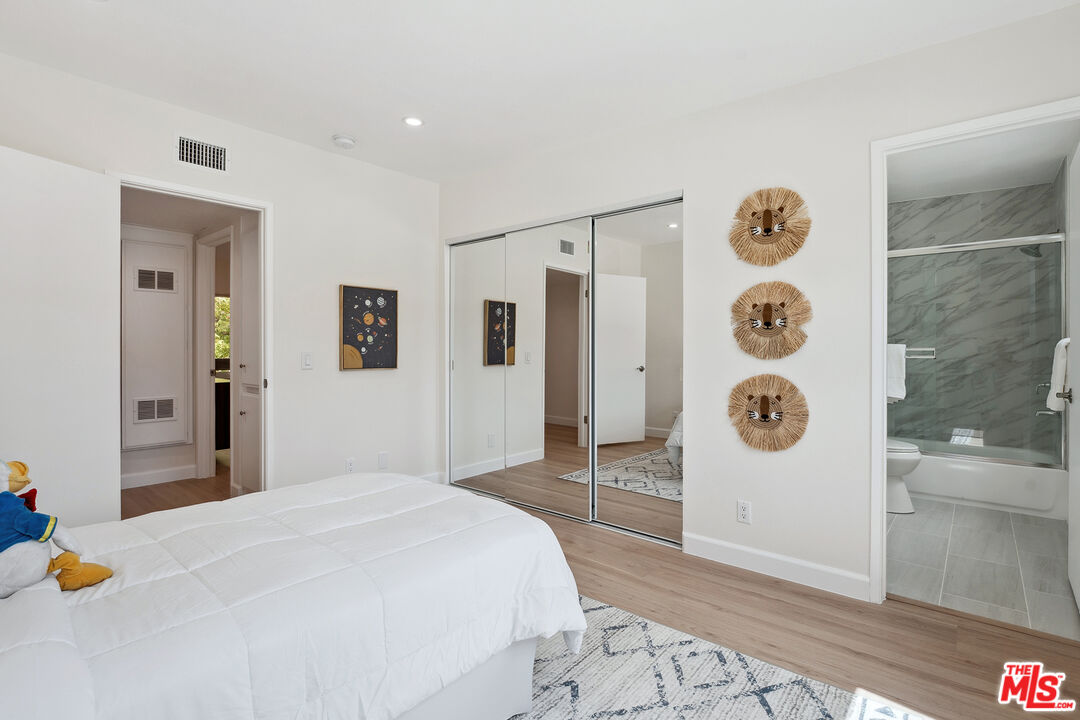 17109 Palisades Cir