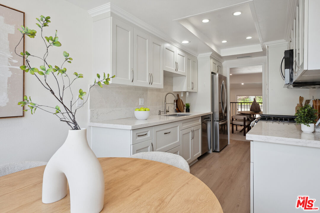 17109 Palisades Cir