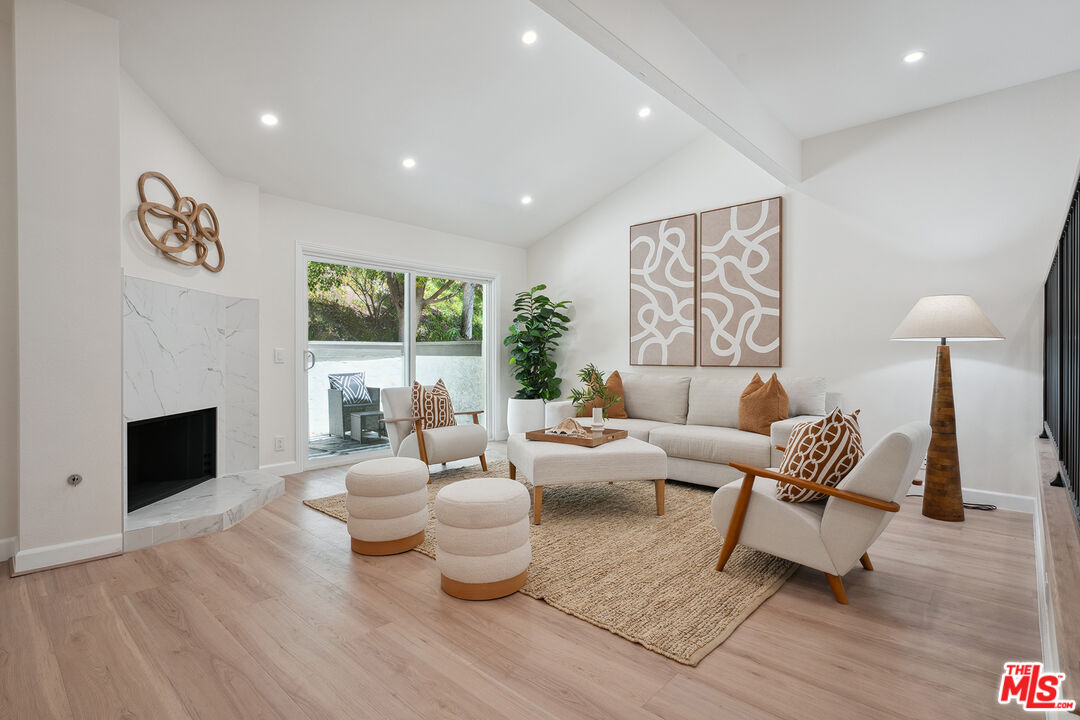 17109 Palisades Cir
