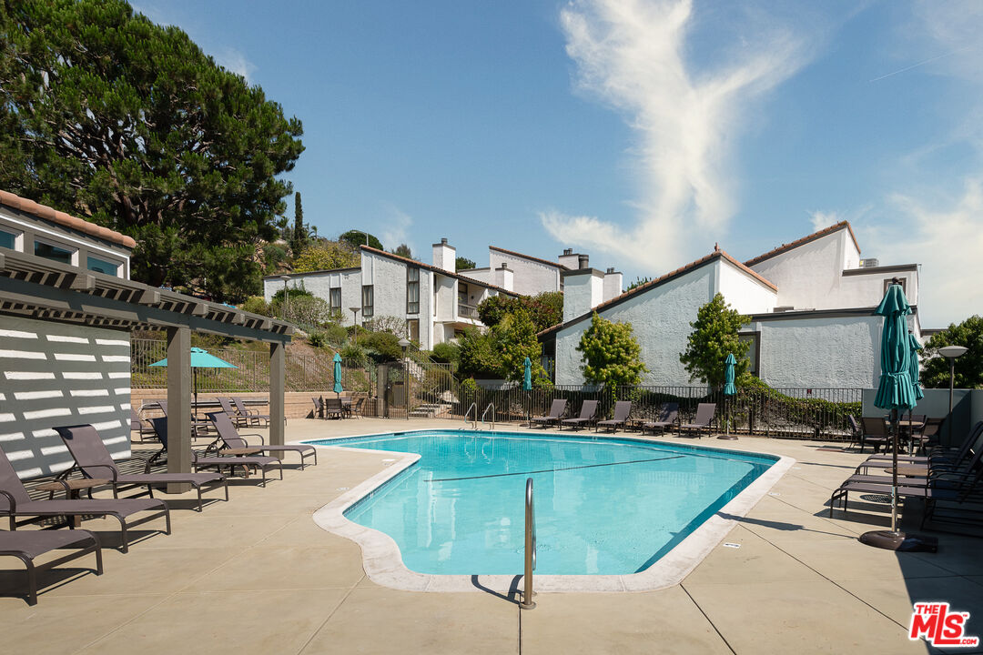 17109 Palisades Cir