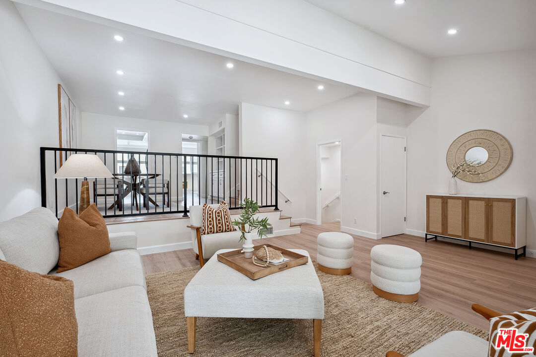 17109 Palisades Cir